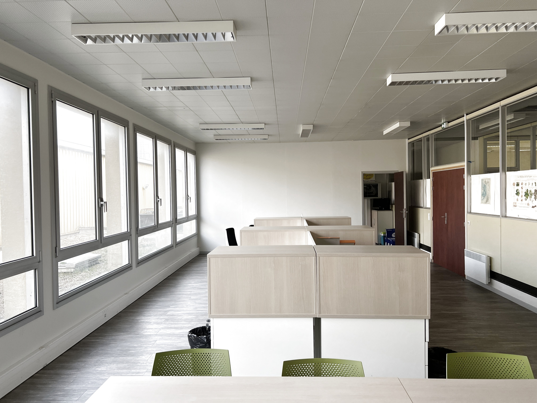 MARDEUIL SECTEUR EPERNAY - ENSEMBLE DE 4 BUREAUX 131m2 AVEC PARKINGS