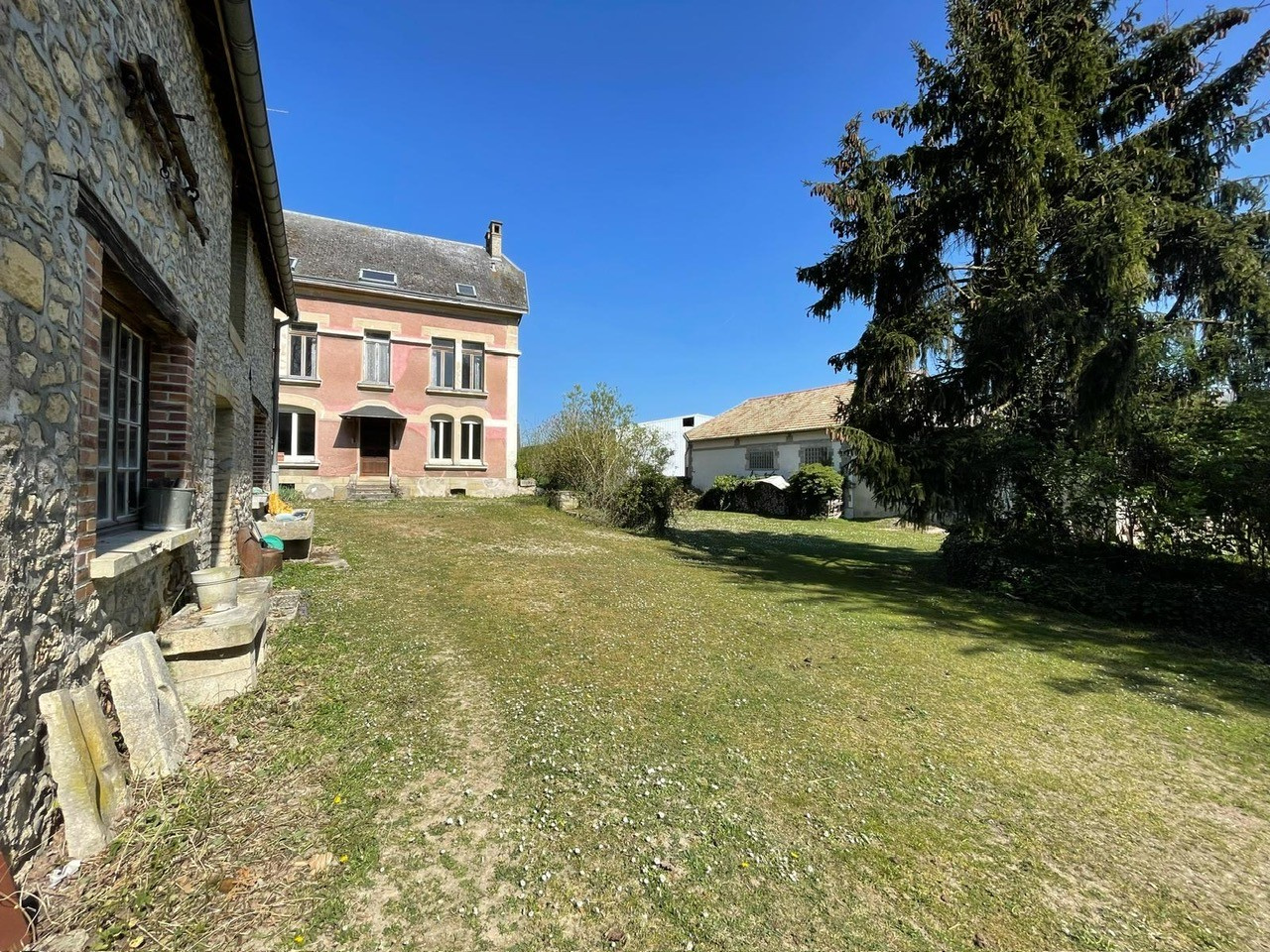 PROPRIETE MAISON DE MAÎTRE 11 PIECES + DEPENDANCES SUR TERRAIN DE 3400 m2 - 10 MIN DE GUEUX