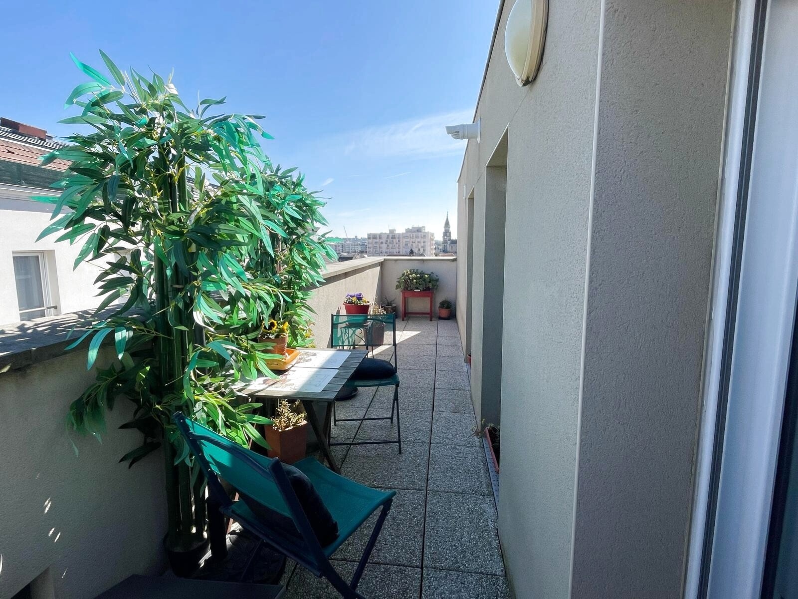 REIMS AVENUE DE PARIS - SUPERBE APPARTEMENT T2 de 52m2 AVEC TERRASSE + PARKING