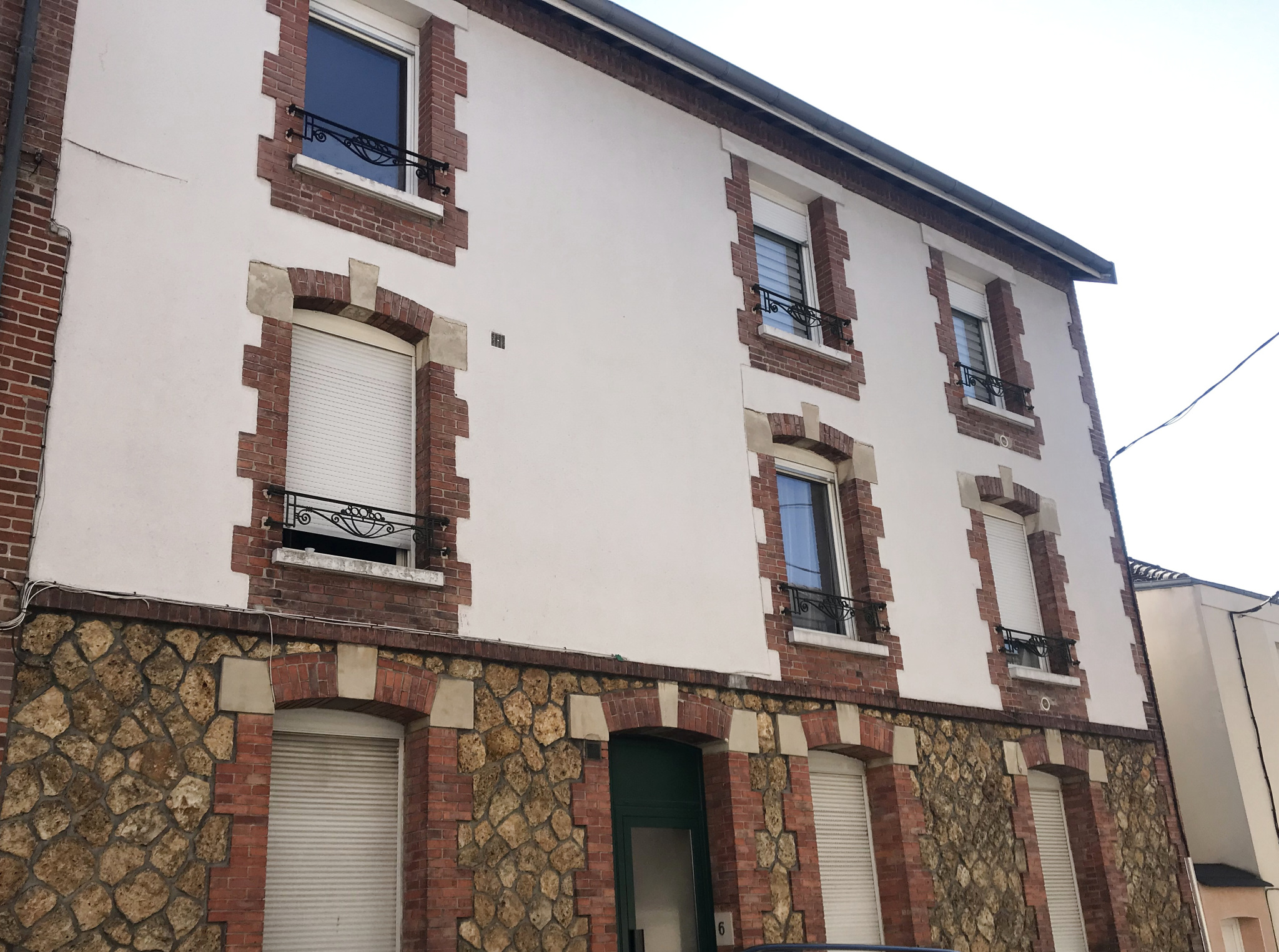 DUPLEX SECTEUR JACQUART TYPE 3  pièces 44 m2 + Cave VENDU LOUE MEUBLE - PROCHE HYPER CENTRE REIMS