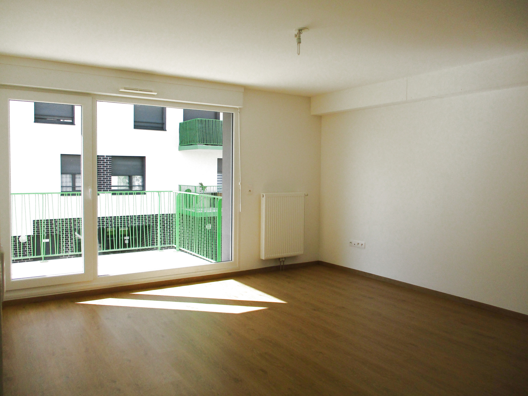 SECTEUR BEZANNES PROCHE GARE TGV  - RESIDENCE 2016 APPARTEMENT TYPE 2 DE 49 m2 + TERRASSE + PARKING